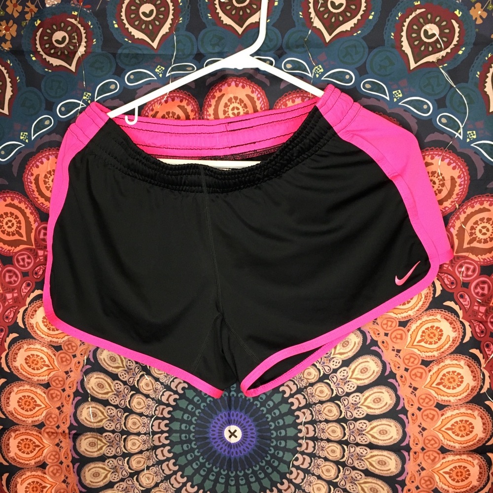 S Nike hot pink women’s athletic shorts